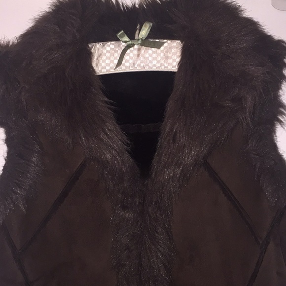 Chocolate brown faux suede vest w/faux fur lined - Picture 2 of 9